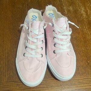 ❄️TAKE 50% OFF LIST PRICE❄️ Ob’taom NWOT slip on shoes